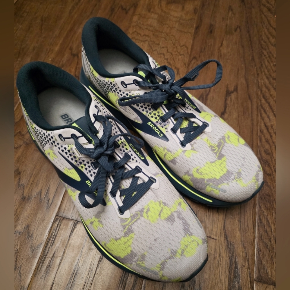 Brooks Women's Athletic Shoes - Cream and Neon Yellow